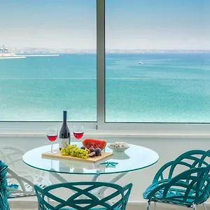 Luxury Penthouse 1br-seafront-seasonal Pool-central Apartament Larnaca